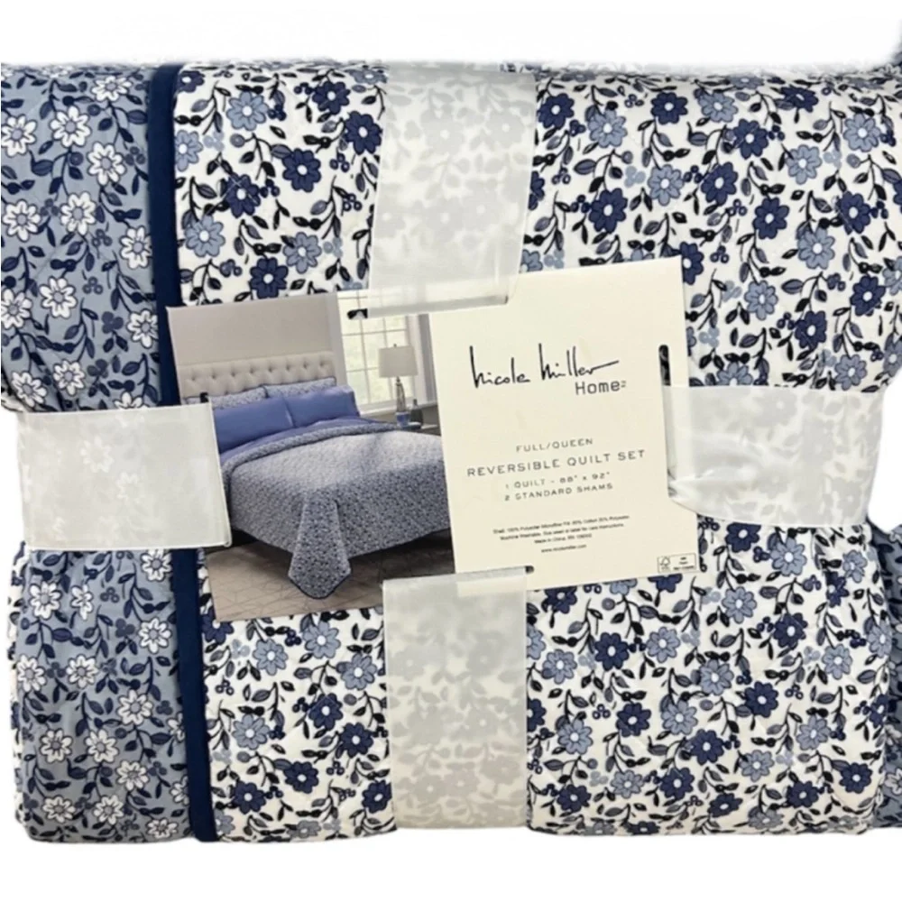 Nicole Miller Full/Queen Reversible Blue and White Floral Quilt Set 88”x92”